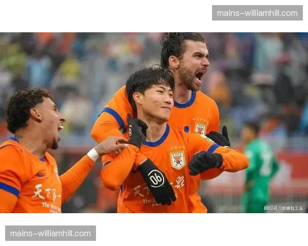 谢文能蹬踏犯规染红离场 山东泰山客场作战雪上加霜